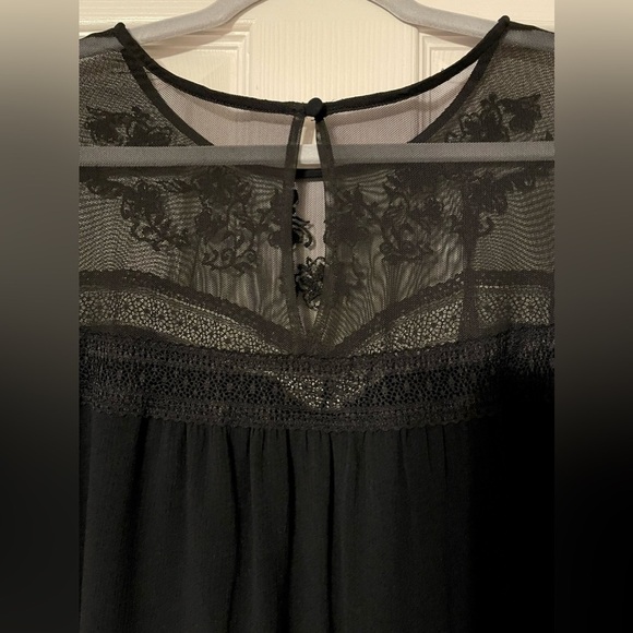 NWOT‎ TORRID Women’s Plus Size Crinkle Gauze Flutter
Sleeve Lace Mix Top Size 3X - Picture 7 of 7